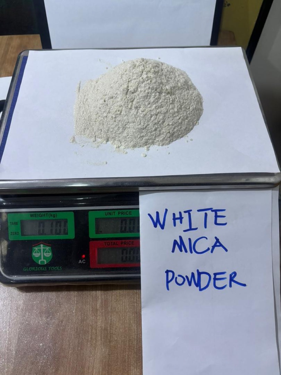 White mica powder sample
