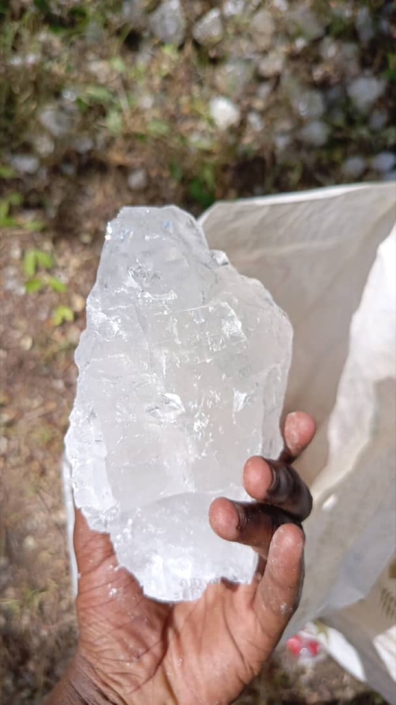 Translucent silica quartz crystal, Tanzania